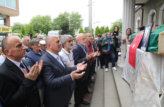 MERHUM BAŞKANIMIZ İÇİN BELEDİYE ÖNÜNDE TÖREN DÜZENLENDİ