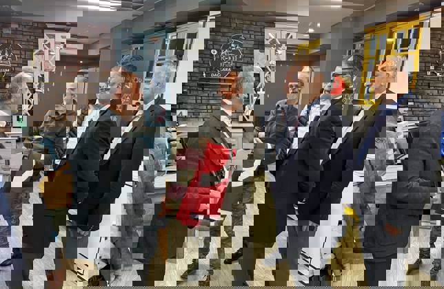 ESNAFIMIZA TÜRK BAYRAĞI DAĞITTIK