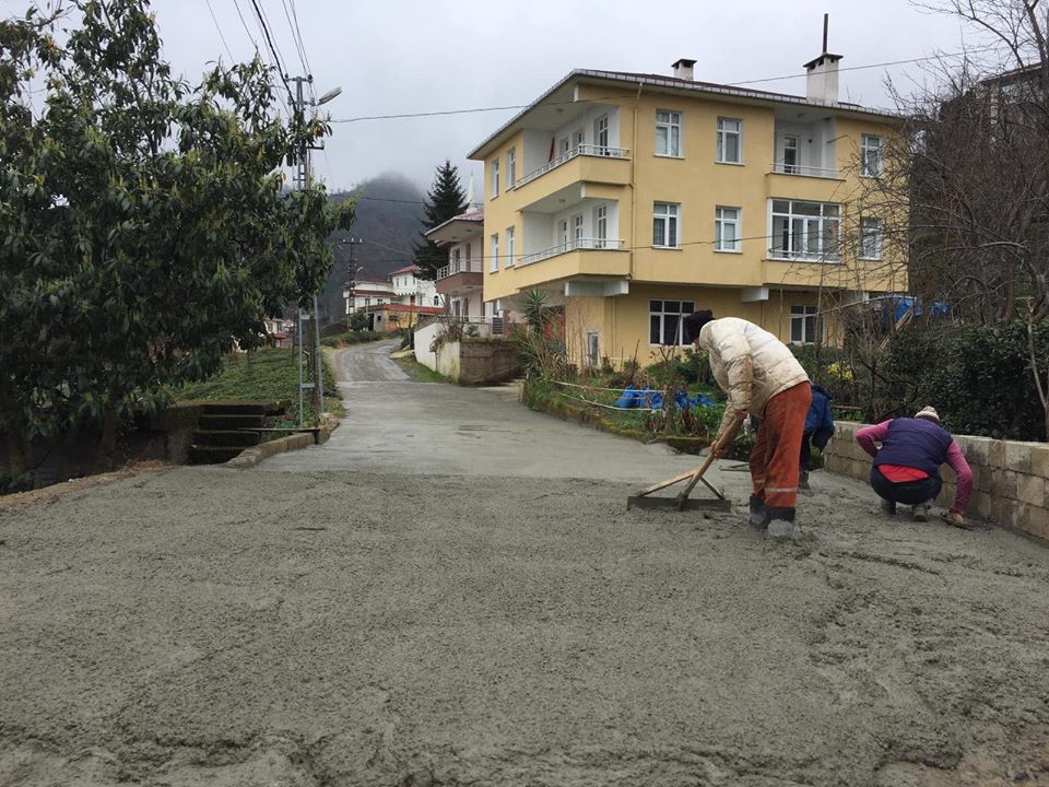 YOL BETONLAMA ÇALIŞMALARIMIZ DEVAM EDİYOR