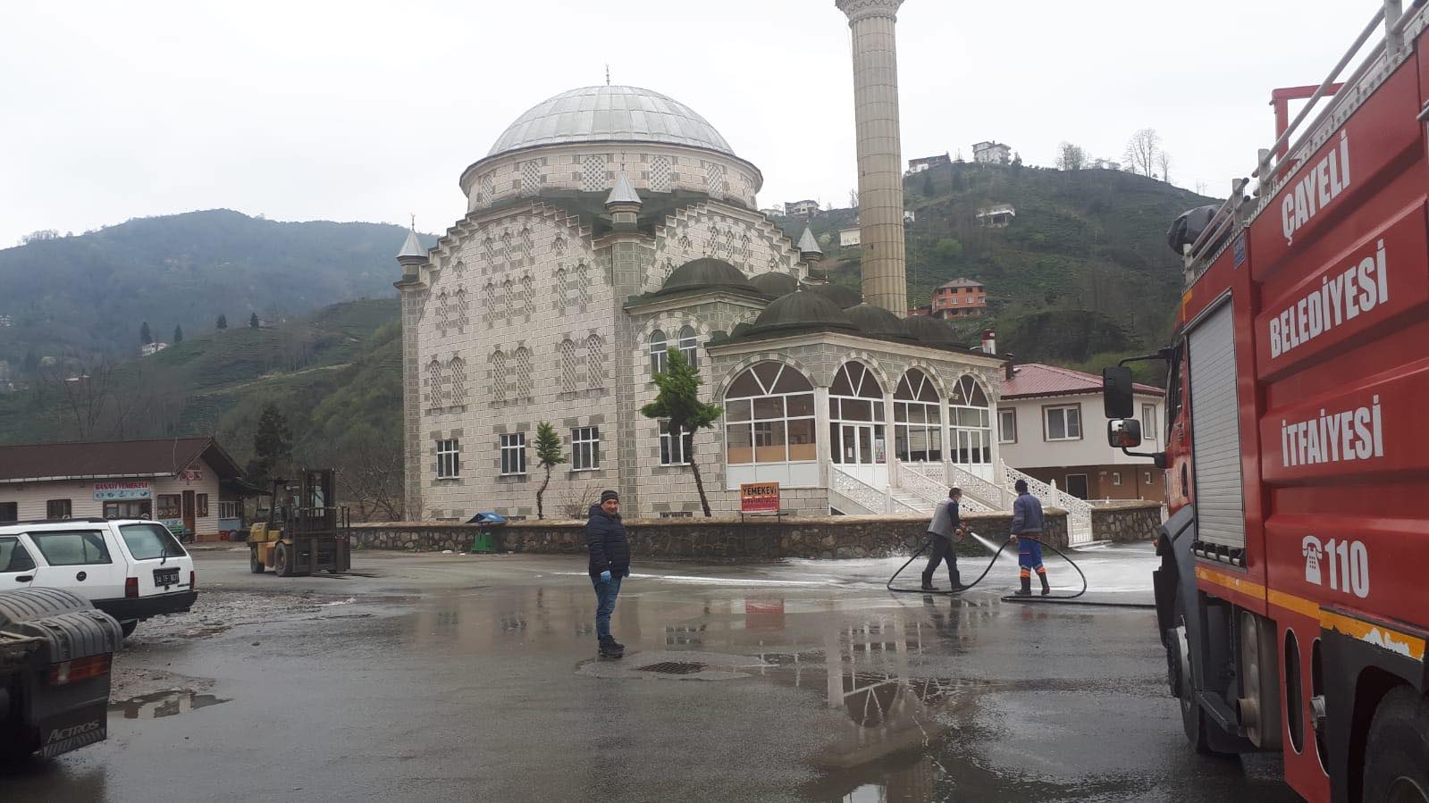 SANAYİ SİTESİNİ KÖPÜKLE YIKADIK