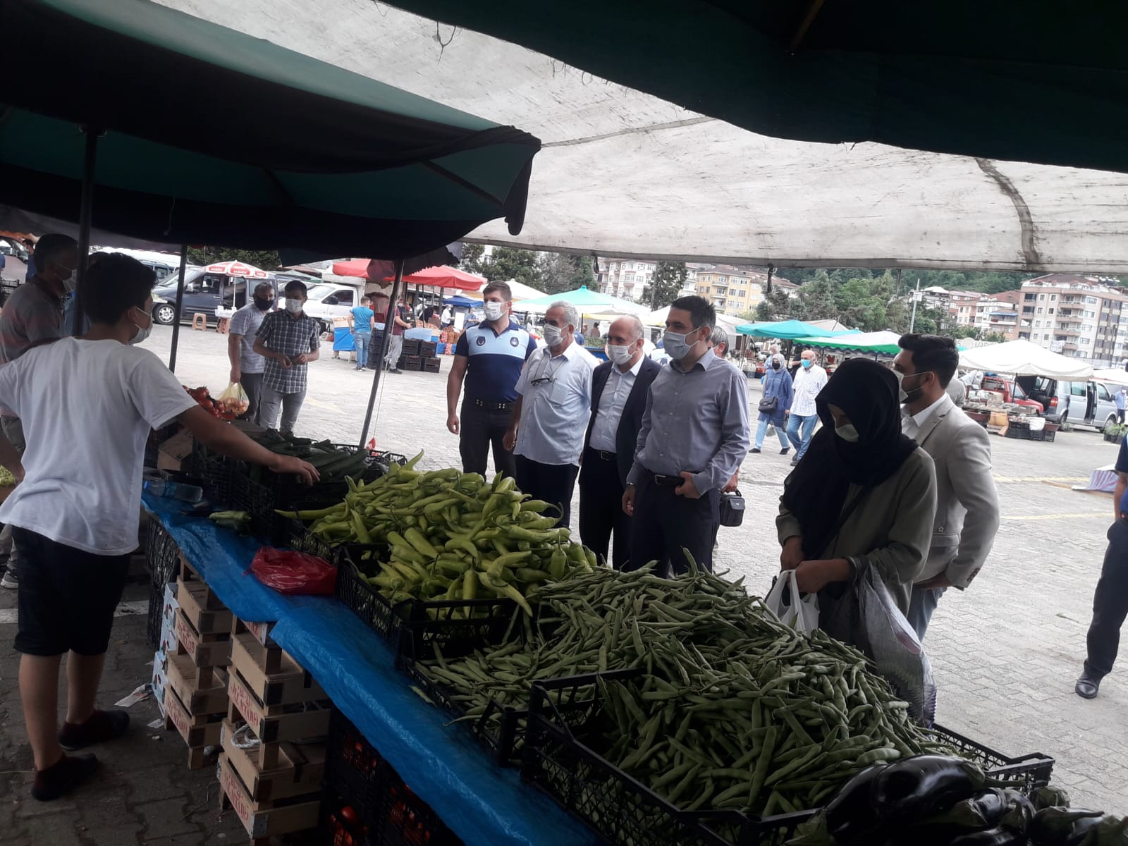 SEBZE-MEYVE PAZAR YERİNİ GEZDİLER